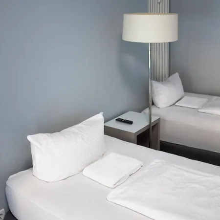 Edison 52 By Lorenc Berlim