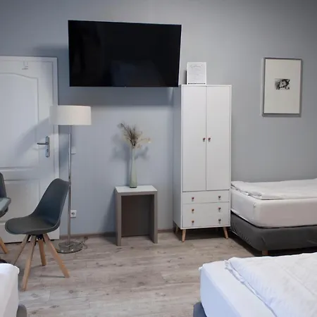 ゲストハウス Edison 52 By Lorenc 3*