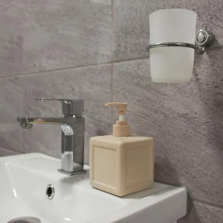 Edison 52 By Lorenc Gæstehus Berlin